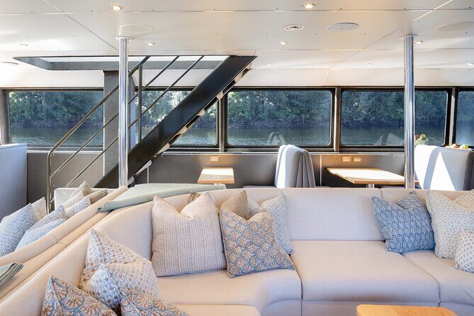 Milford Sound Overnight Cruise Fiordland Jewel - The Fiordland Jewel ship experience: cabin comfort and a top-deck hot tub