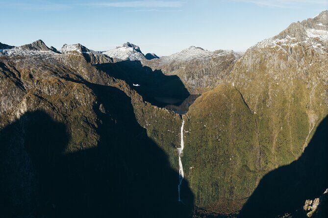 Milford Sound Scenic Flyover ex Queenstown - Dropping into Fiordland: Milford Sound and Mitre Peak