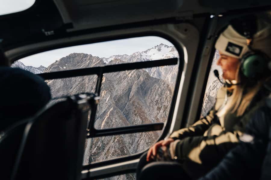 Mount Cook: 25-Minute Alpine Vista Helicopter Flight - Photo stop time and how to avoid the common window-view disappointment