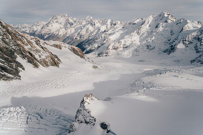 Mount Cook and The Glaciers 55-Minute Helicopter Flight - The first leg: hovering above Aoraki/Mt Cook and the National Park