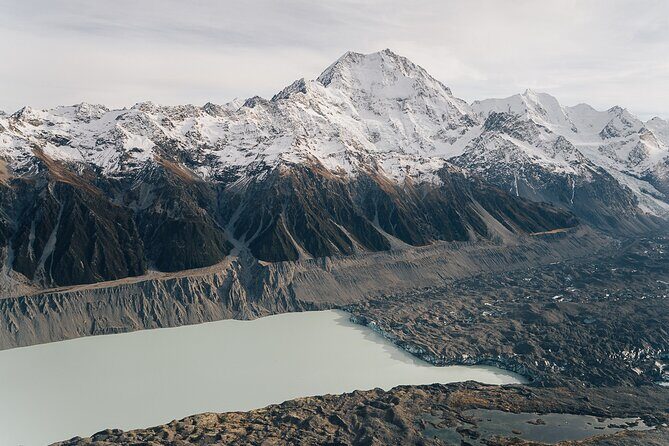 Mount Cook Scenic 35 Minute Helicopter Flight - Live Pilot Guide Commentary: Turning Seats Into a Lesson
