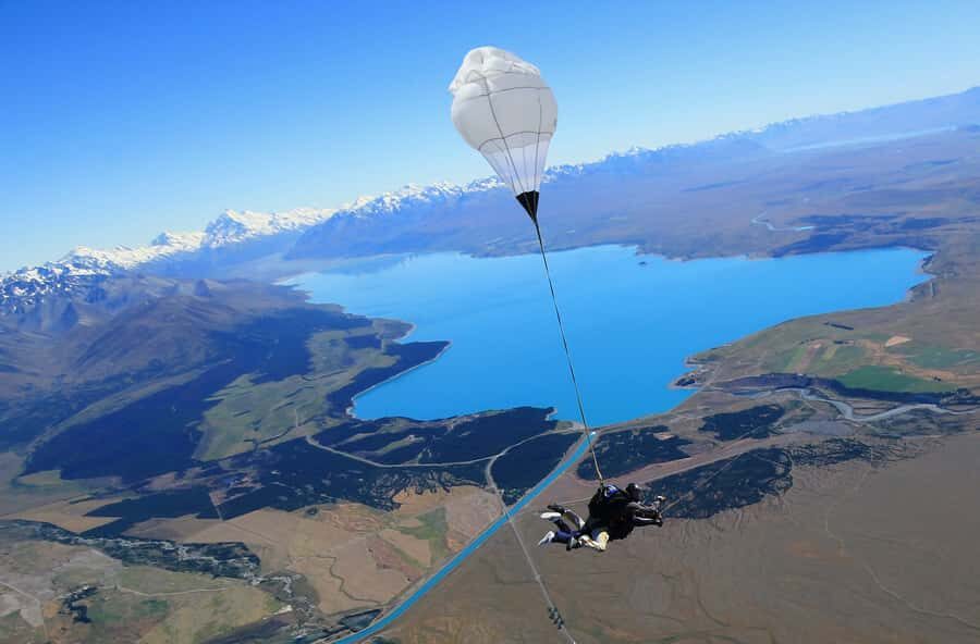 Mount Cook: Tandem Skydive Experience - The 20-minute scenic flight: use it to calm your brain