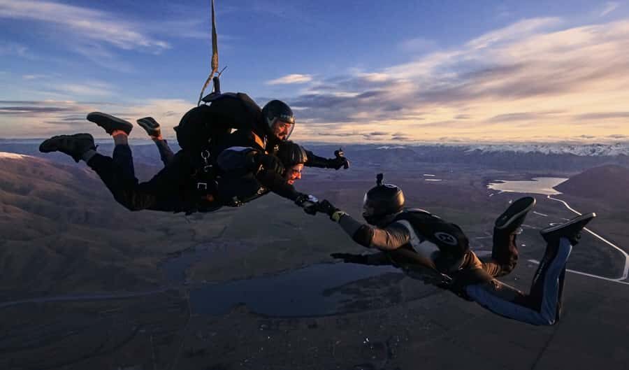 Mount Cook: Tandem Skydive Experience - Your 3-hour rhythm: from Pukaki-Twizel Airport to final landing