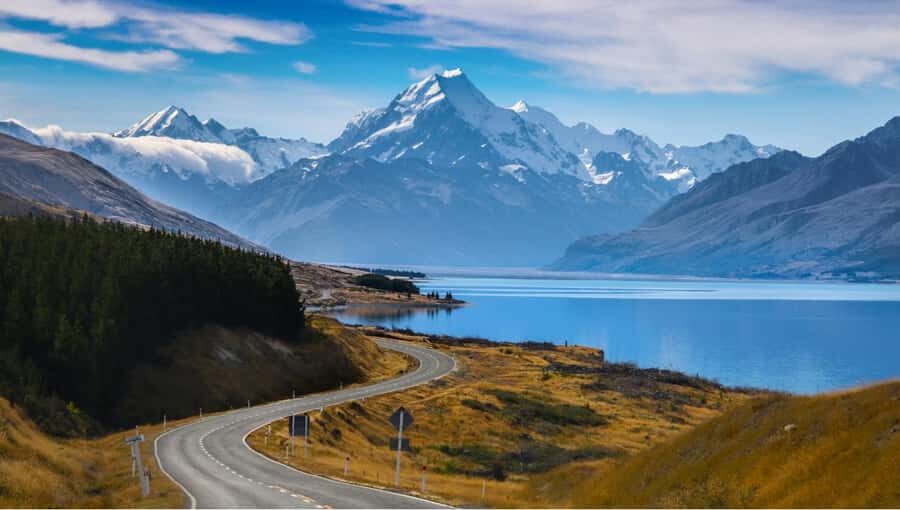 Mt. Cook Day-Tour: Christchurch to Queenstown - Church of the Good Shepherd: quick stop, iconic result