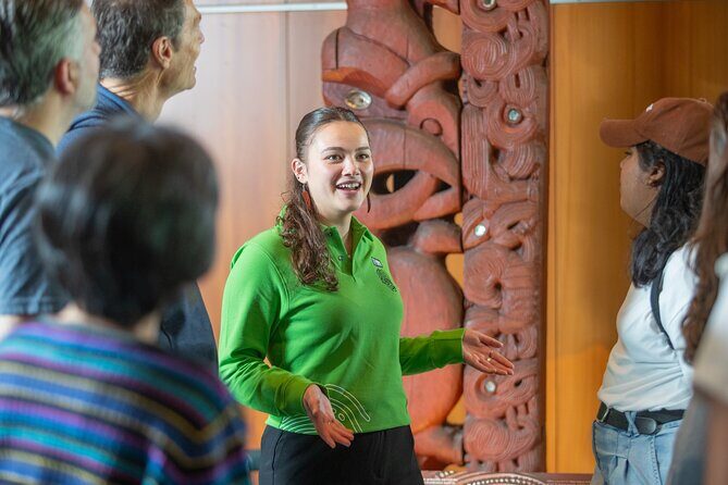 Museum of New Zealand Te Papa Tongarewa: Māori Highlights Tour - Stop 1 at Te Papa Tongarewa: container of treasures, in real context