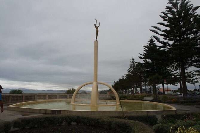 Napier and Hawkes Bay Scenic and Art Deco Tour by VW Kombi - Arataki Honey Centre in Havelock North: tastings plus live hives