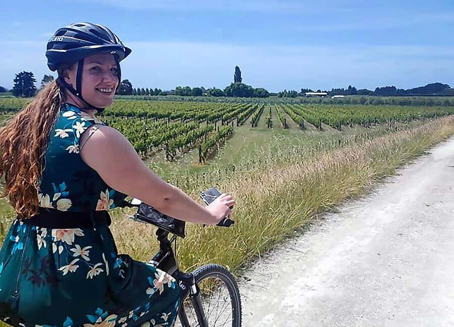 Napier: Art Deco Bike Ride and Wineries Loop - Entering the Ahuriri–Napier loop: start where the day feels local