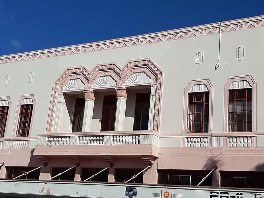 Napier: Art-Deco + Te Mata Peak+ Garden Walk + Wine Tasting - Napier Art-Deco downtown and the Sanders Ave vibe