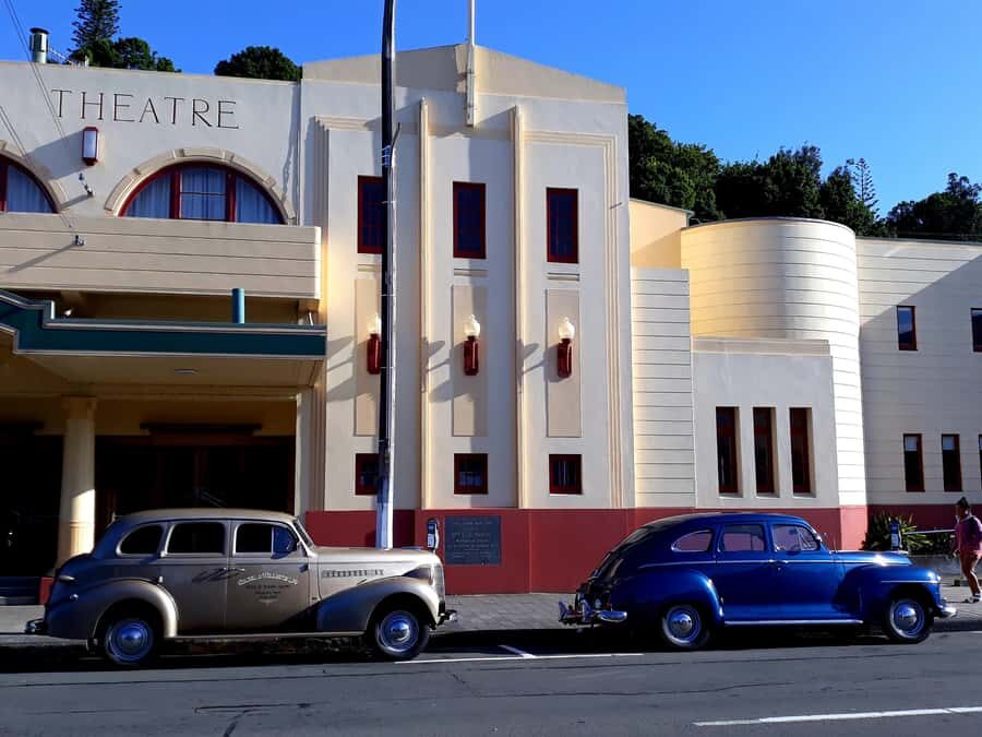 Napier: Art-Deco + Te Mata Peak+ Garden Walk + Wine Tasting - The 26A Seapoint Road stop: quick sights, good angles