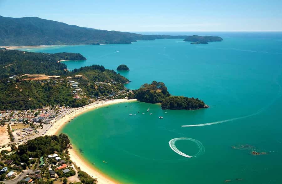 Nelson: Abel Tasman Cruise-Fly Day Tour - Nelson Airport to Kaiteriteri: the early van ride that sets the rhythm