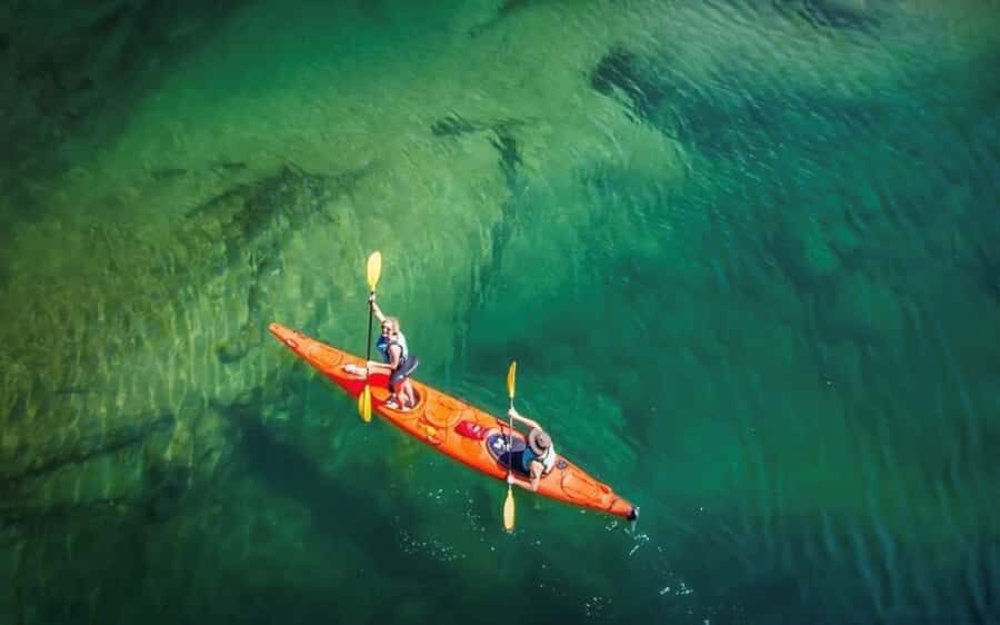 Nelson: Abel Tasman Kayaking & Great Taste Trail Bike Tour - Kaiteriteri Kayaks on the Abel Tasman coast and Split Apple Rock