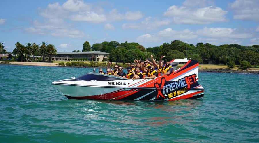 Paihia: Bay of Islands 30-minute Adventure Jet Boat Trip - Safety Gear and a Guide With You the Whole Time