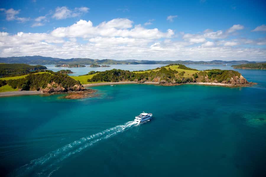 Paihia/Russell: Hole in the Rock, Dolphins & Island Cruise - Duration, timing, and how the day flows