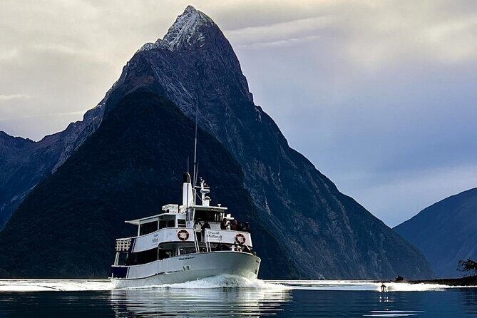 Premium Milford Sound Small Group Tour & Cruise from Queenstown - Queenstown Departure: Lake Wakatipu and Devil’s Staircase Set the Tone
