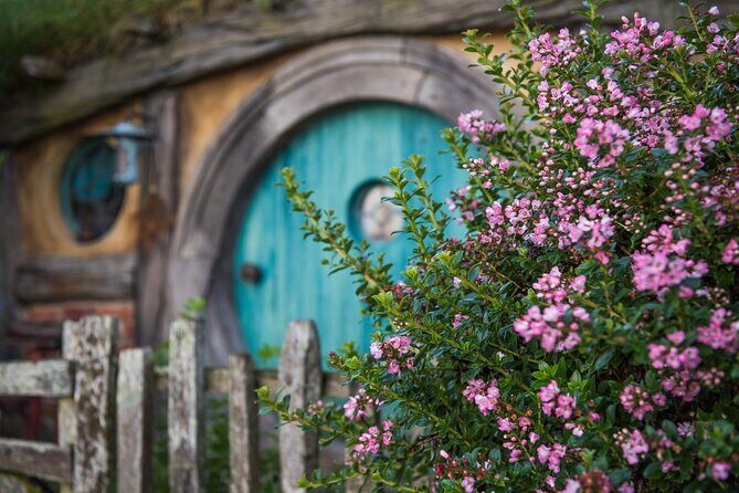 Private 2 Day Tour: Hobbiton, Waitomo, Rotorua Geothermal & Hamilton Gardens - Waitomo Glowworm Caves: The Boat Ride You’ll Remember