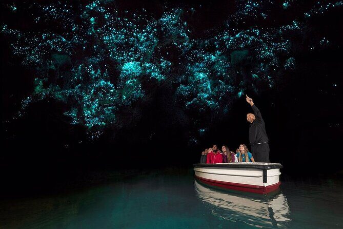 Private 2 Day Tour: Hobbiton, Waitomo, Rotorua Geothermal & Hamilton Gardens - Lake Rotorua and Mokoia Island: A Short Stop with Story Energy