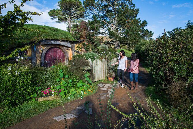 Private 2 Day Tour: Hobbiton, Waitomo, Rotorua Geothermal & Hamilton Gardens - Hobbiton Movie Set: Guided Middle-earth Without the Self-Driving Hassle