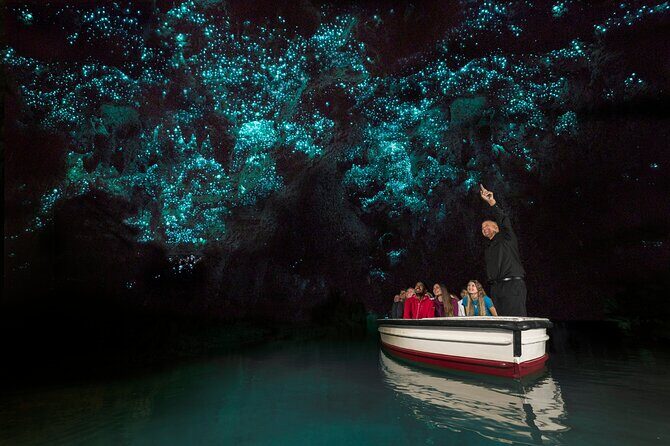 Private 3 Days Tour From Auckland: Hobbiton, Hamilton, Rotorua & Waitomo Caves - Day 3: Hamilton Gardens, then back toward the coast