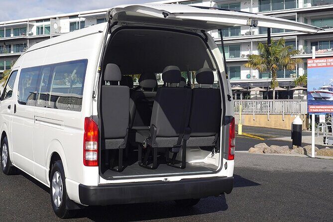 Private Auckland Airport Transfer to/from Auckland Hotels - Van - How the Meet-and-Greet Works at Ray Emery Drive (Mangere)