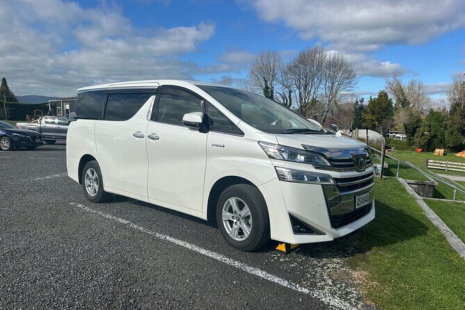 Private Auckland Airport Transfer: to/from City Hotels in Minivan - Real-Time Flight Tracking: What Helps When Customs Slows You Down