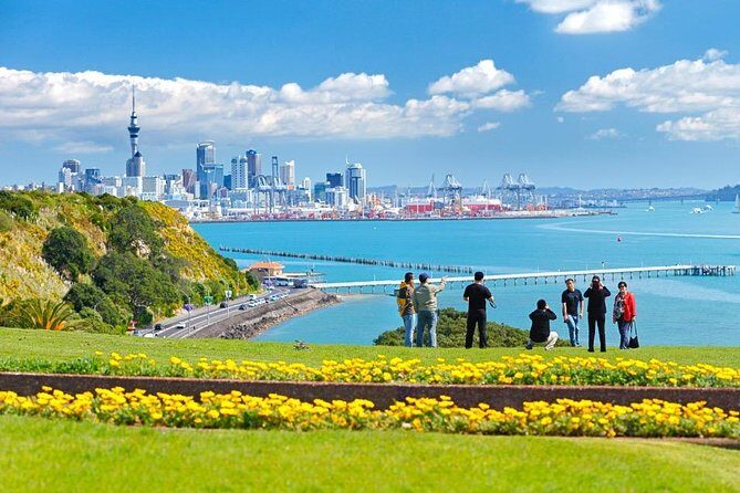 Private Auckland City Tour For Small Group in a luxury vehicle. - Private Auckland by luxury car: what you gain in five hours