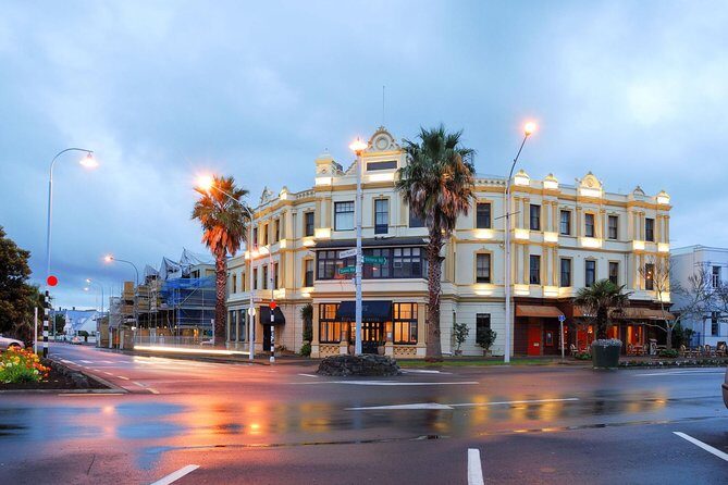 Private Auckland City Tour For Small Group in a luxury vehicle. - Auckland Museum and Winter Gardens: a culture break without a time sink