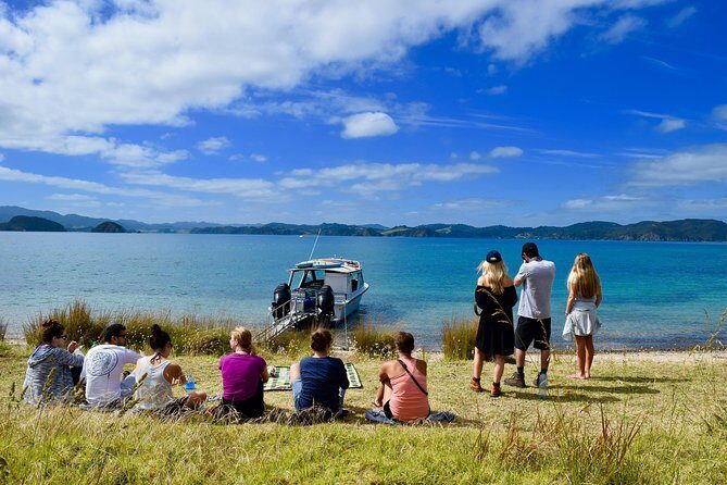 Private Charter: Hole in the Rock Cruise with Island Stopovers - Cruising the 144 islands: sanctuaries, marine life, and the scenery between stops