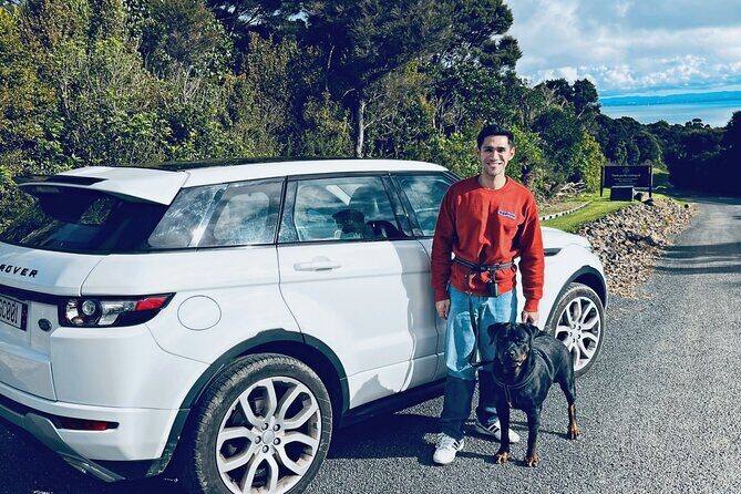 Private Dog Friendly Wine Tour with your Local Guide - Oneroa morning: coffee, shops, and a beach walk before the first tasting