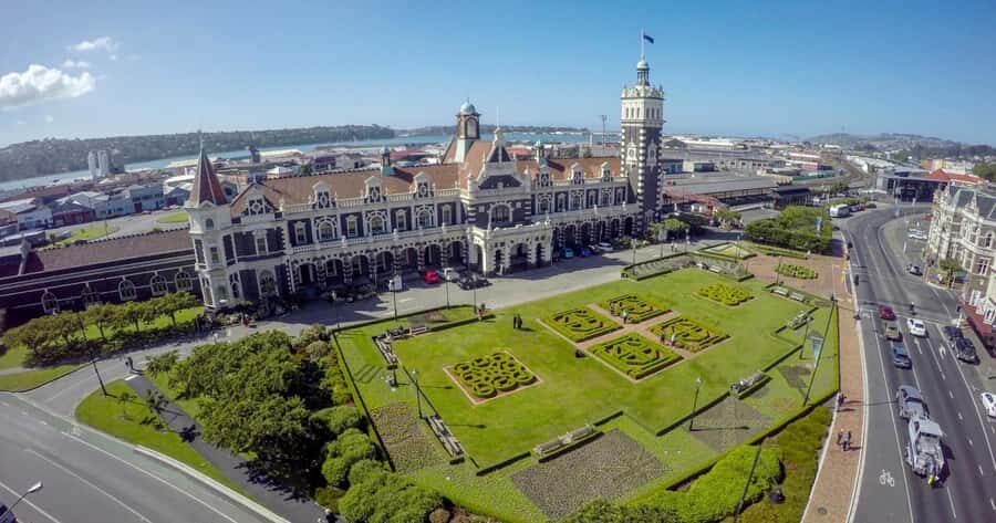 Private Dunedin City Highlights and Otago Peninsula Day Tour - Royal Albatross Centre and the Best Chance for Albatross in Flight