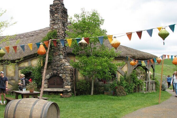 Private Hobbiton & Blue Springs Day Trip from Auckland - 6:00 am in Auckland: leaving early so your day feels less rushed
