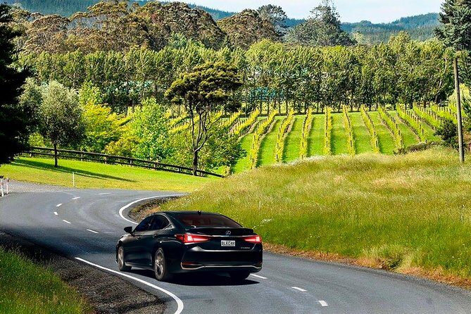 Private Luxury Airport Transfers in Auckland – Sedans & Vans - Meet your chauffeur in Auckland’s arrival lounge