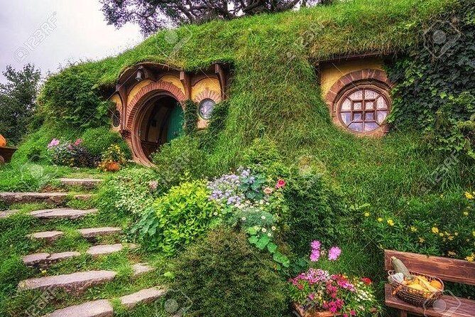 Private Luxury Tour to Hobbiton Movie Set & Waitimo Glowworm Cave - A Private Luxury Day Trip From Auckland That’s Really Built for Pairs