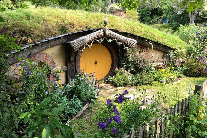 Private Luxury Tour to Hobbiton Movie Set & Waitimo Glowworm Cave - Who This Tour Fits Best (And Who Might Feel Cramped)
