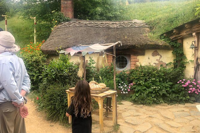 Private Luxury Tour to Hobbiton Movie Set & Waitimo Glowworm Cave - FAQ