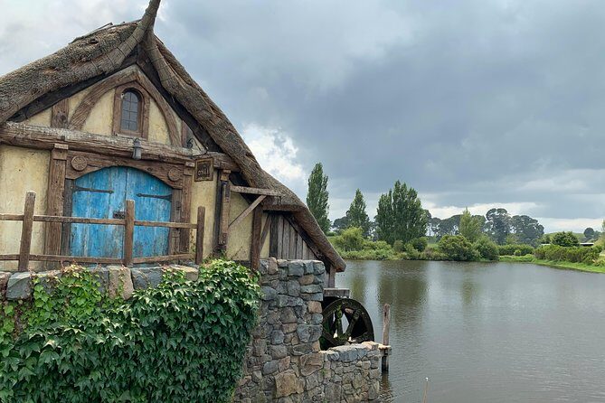 Private Luxury Tour to Hobbiton Movie Set & Waitimo Glowworm Cave - Waitomo Glowworm Caves: Arachnocampa Luminosa, Two Cave Levels, and That Starry Boat Moment