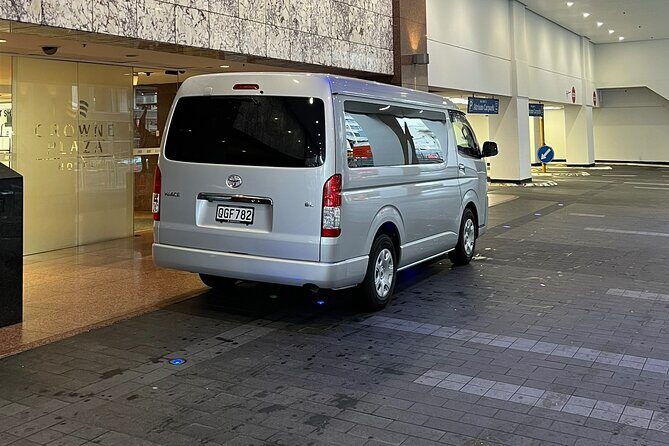 Private Mini Van Transfer From Auckland Airport to Auckland City - Should You Book It?