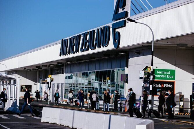 Private One-Way Transfer: Auckland Airport to Auckland City Hotel - Pickup at Auckland Airport: From Arrival to Auckland City Hotel