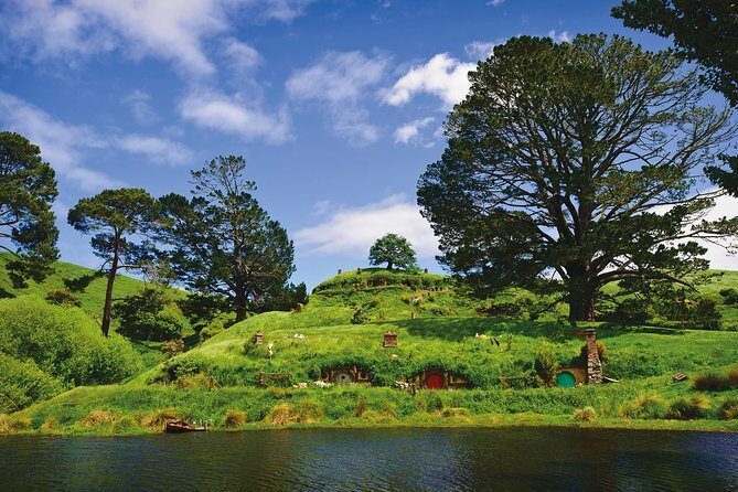 Private tour - Hobbiton Movie Set Evening Banquet Return from Auckland - The lantern-lit return and Hobbit village stroll