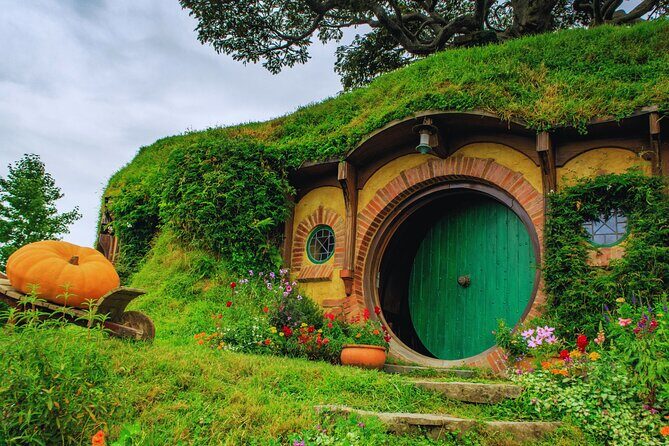 Private Tour: Hobbiton Movie Set, Rotorua Mud Pool & Treewalk - Price and value: is $1,299 per person worth it?