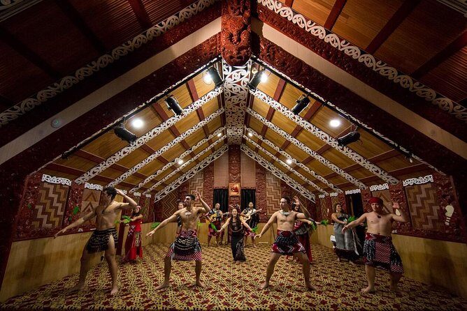 Private Tour - Hobbiton Movie Set & Te Puia (Rotorua) - Key highlights at a glance