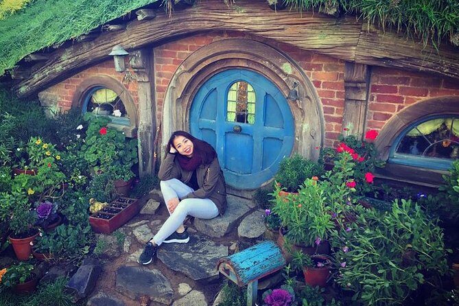 Private Tour - Hobbiton Movie Set & Te Puia (Rotorua) - Private guide energy: Paul, Angelo, and Warren style differences