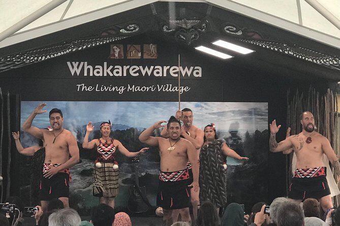 Private, via beaches, Kiwi farm to Rotorua 8 lakes & Geothermal - Rotorua lunch break and Government Gardens photo stop