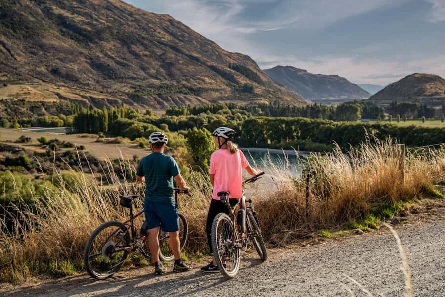 Queenstown: Arrowtown To Queenstown Biking Adventure - Riding the Lake Edge to Queenstown: Cafés, a Brewery, and the Smooth Finale
