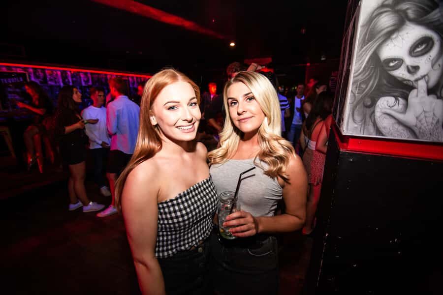 Queenstown: Bar Crawl with 5 Free Shots and Pizza - Key things to know before you go