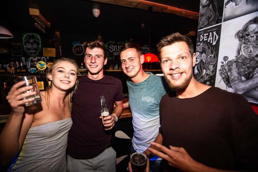 Queenstown: Bar Crawl with 5 Free Shots and Pizza - Queenstown at Night: What This 4-Hour Crawl Really Does
