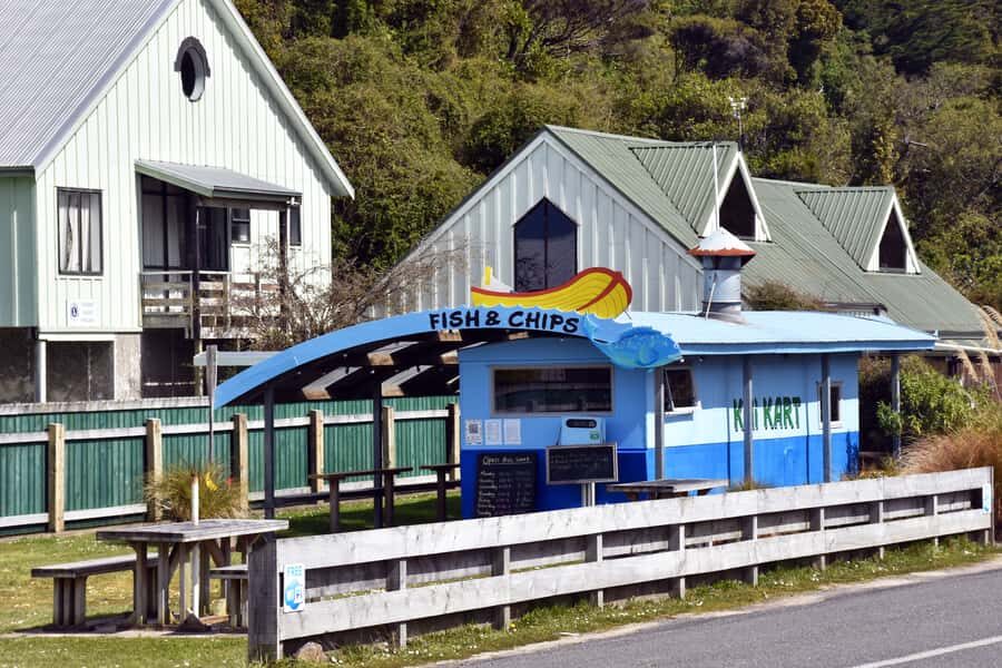 Queenstown: Day Trip to Stewart Island via Scenic Flight - Rakiura National Park: hiking, birdwatching, and Tokoeka