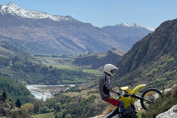 Queenstown: Dirt Bike Tours - Reaching the Top: Shotover River, Lake Wakatipu, and the Reward Pause