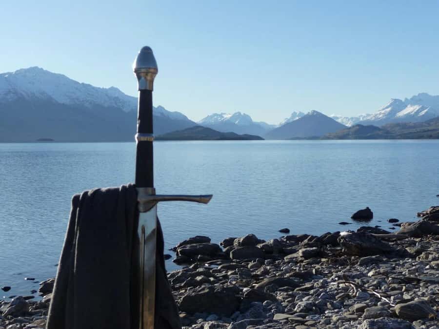 Queenstown: Full-Day 4WD Lord of Rings Tour with Lunch - Lunch in Queenstown, plus morning and afternoon treats