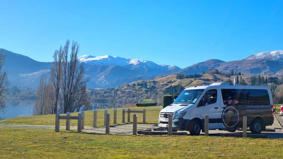 Queenstown: Highlights Tour with Wine Tasting - Pickup, Van Time, and the Value of Live Commentary