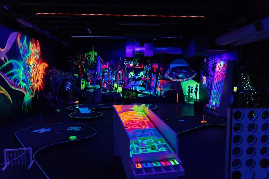 Queenstown: Indoor Putt 'n' Glow Mini Golf - Where this indoor mini golf actually fits in your Queenstown day